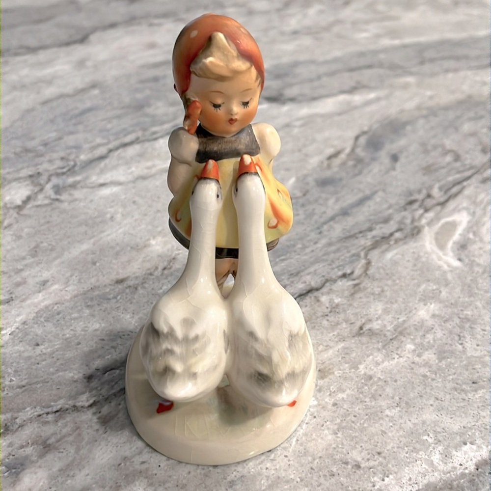 Rare vintage GOEBEL HUMMEL “GOOSE GIRL”